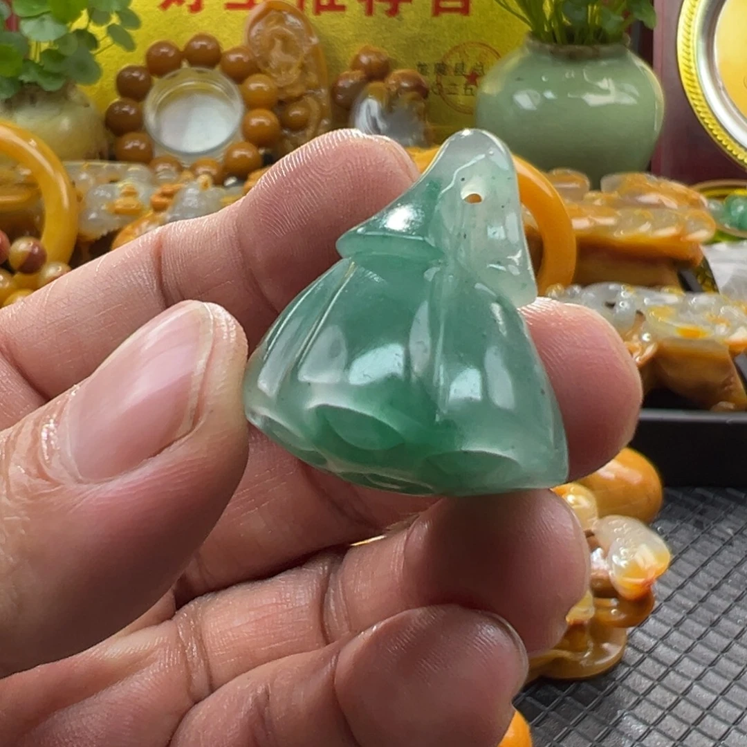 石英质玉未镶嵌颈饰