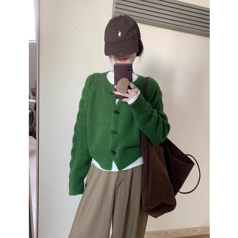 早春绿色新品加厚针织麻花开衫女百搭气质韩系宽松牛角扣
