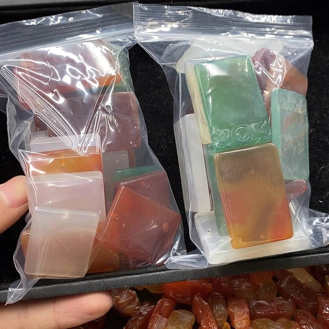晴***)合金颈饰玛瑙/玉髓