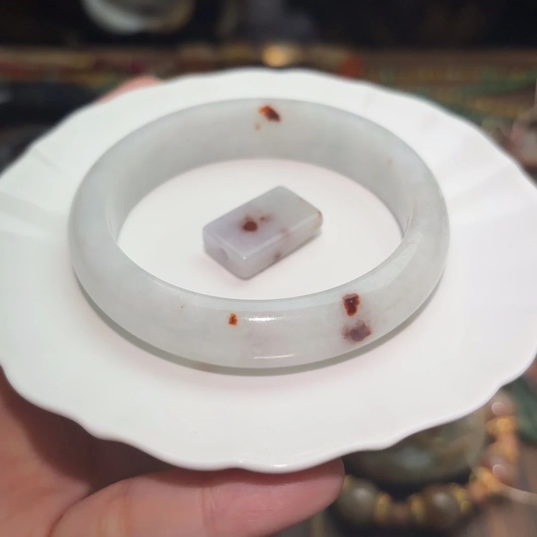 翡翠手镯未镶嵌踏雪寻梅翡翠手镯