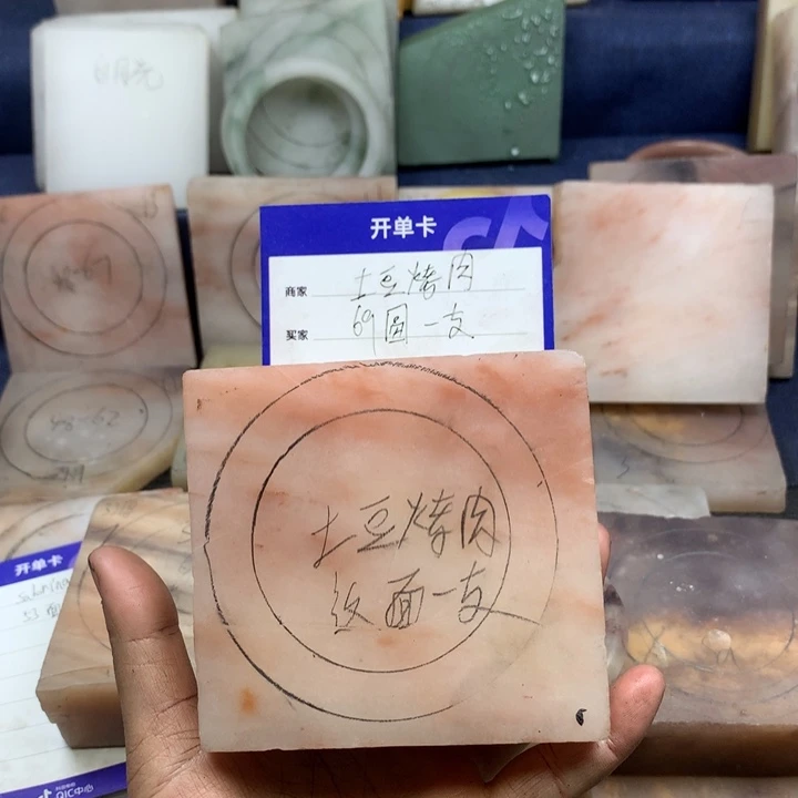 石英质玉手镯未镶嵌土***?定制手镯