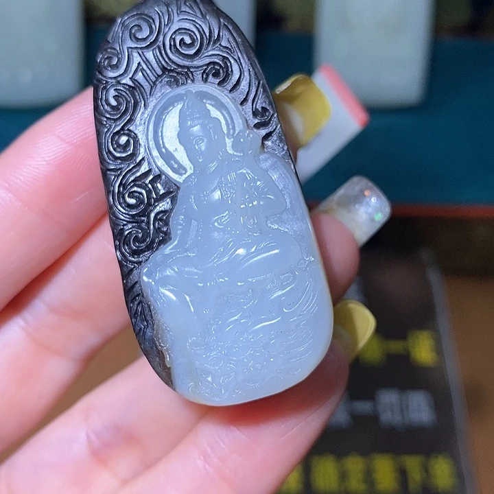 向***年颈饰未镶嵌和田玉