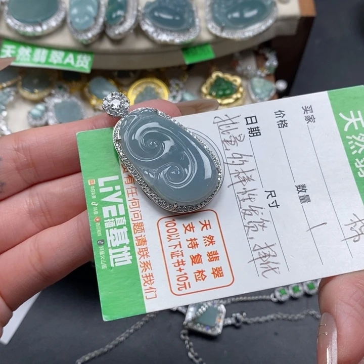 翡翠颈饰未镶嵌翡翠