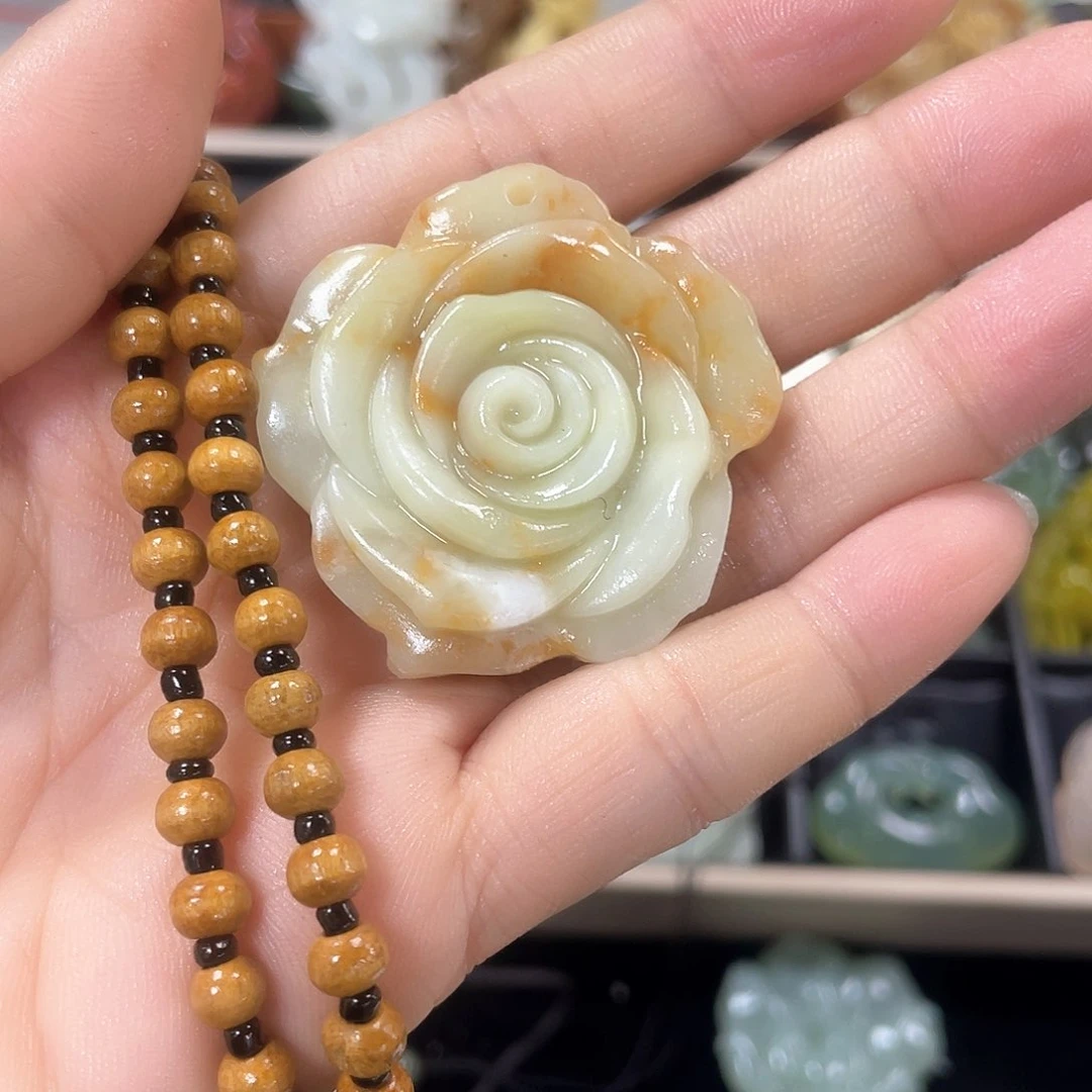 蛇纹石玉颈饰未镶嵌