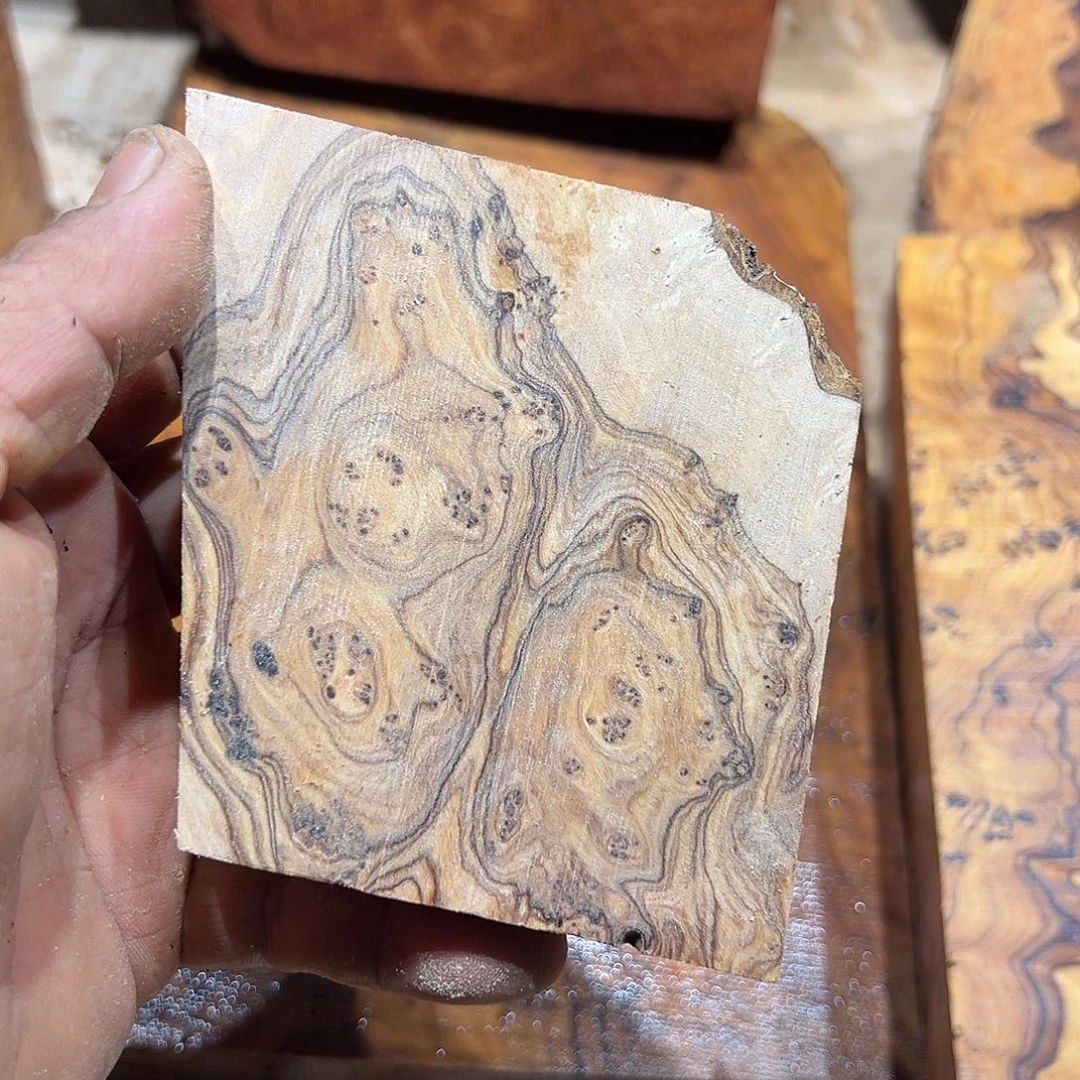 非洲檀香无事牌金**堂