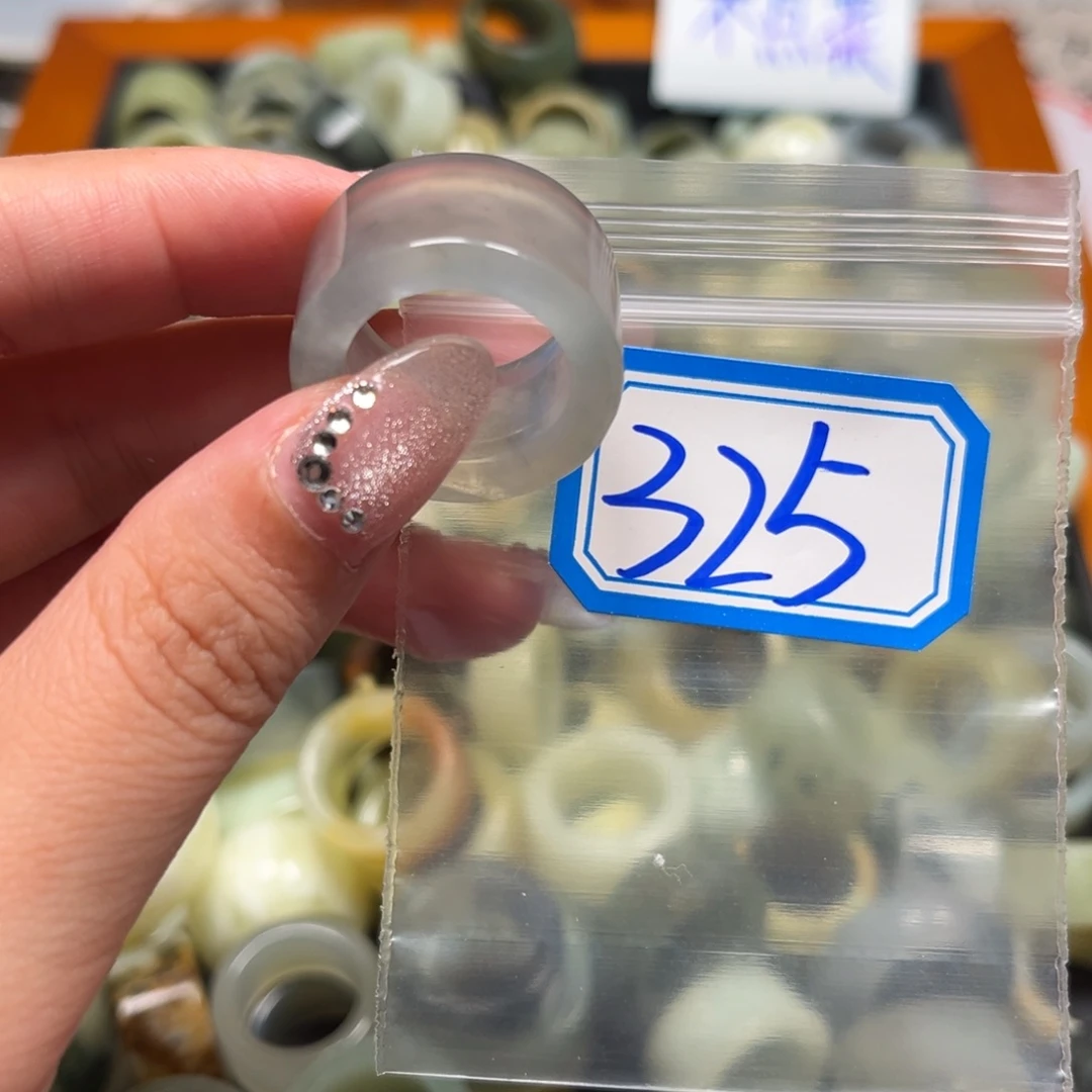 饿***饭蛇纹石玉未镶嵌珠宝奇石