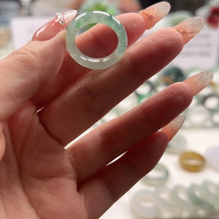 翡翠未镶嵌戒指翡翠