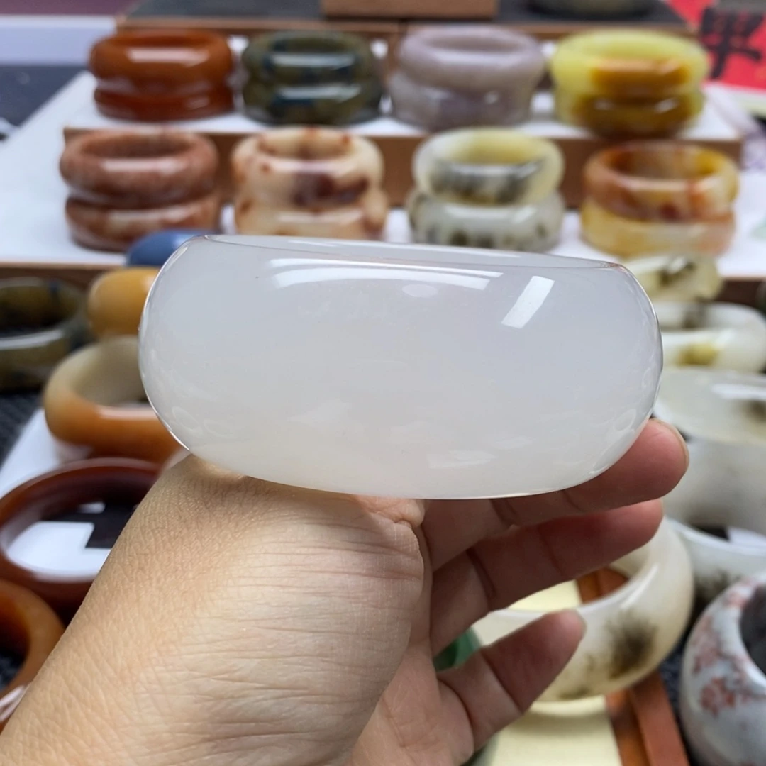 石英质玉手镯未镶嵌一**菜