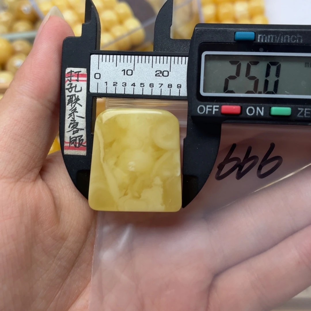 舒***娴未镶嵌蜜蜡裸石蜜蜡