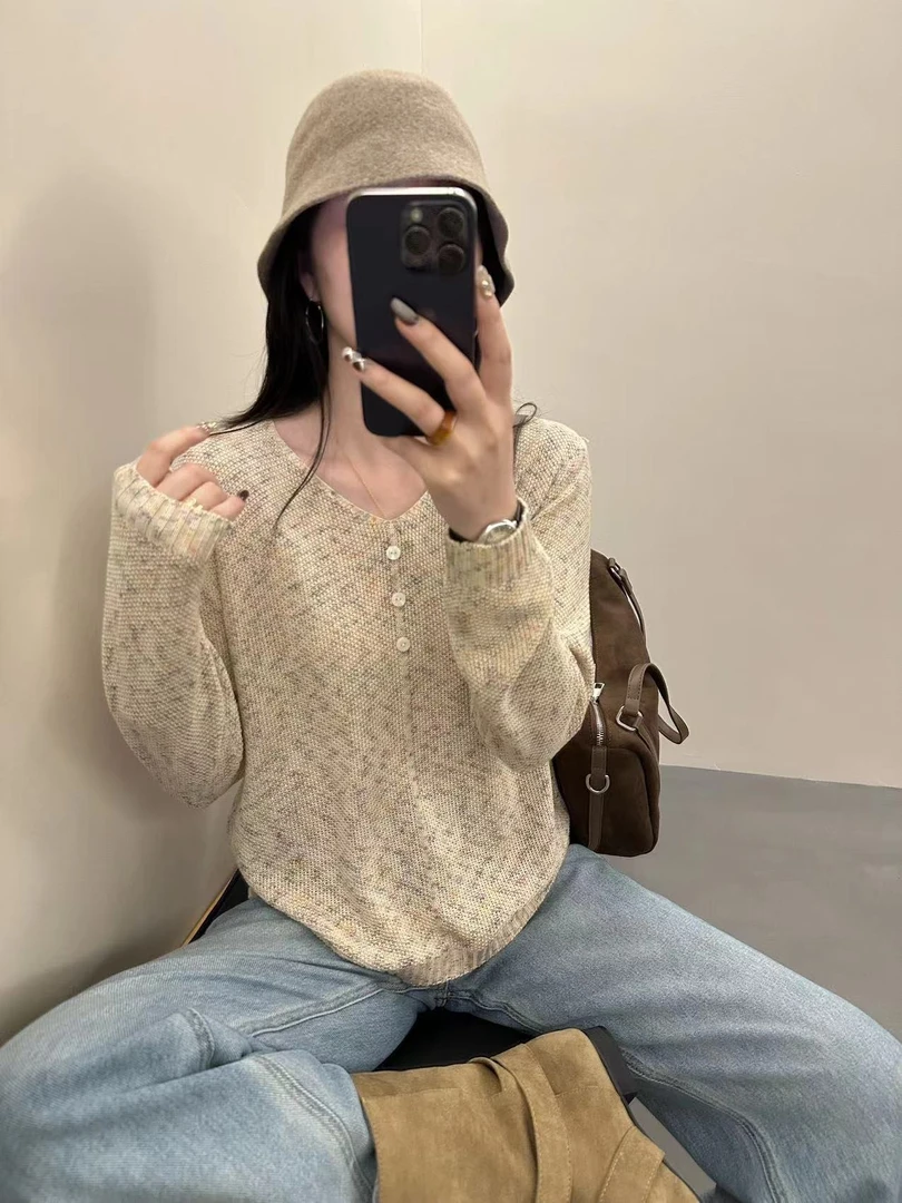 早秋新款V领点子纱镂空薄款针织上衣女装显瘦百搭针织衫