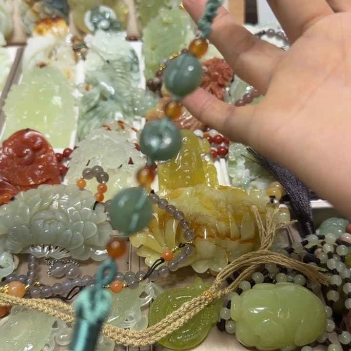 蛇纹石玉吊坠未镶嵌