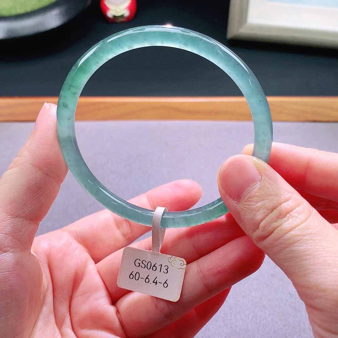 未镶嵌手镯翡翠天然翡翠手镯