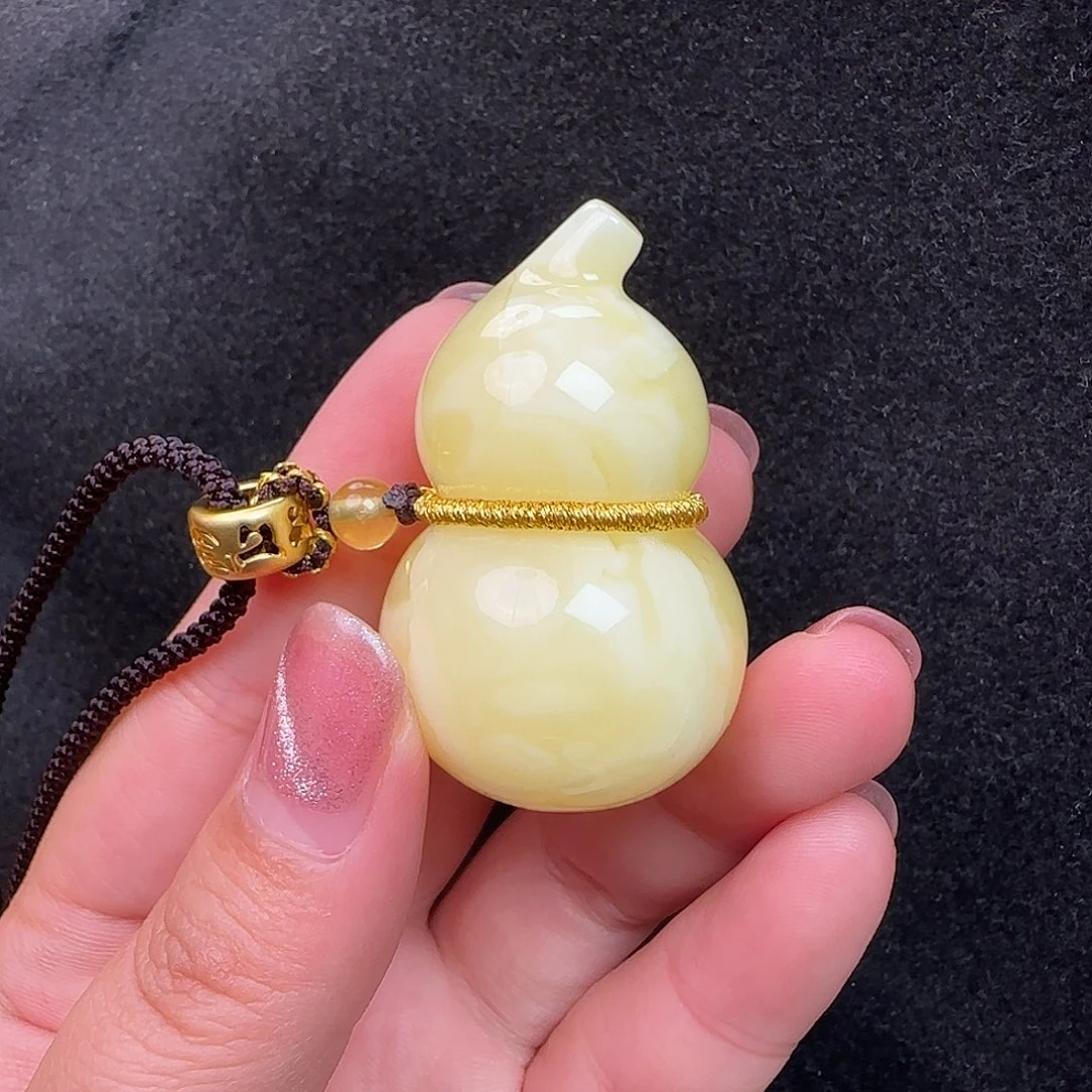 蜜蜡未镶嵌珠宝奇石