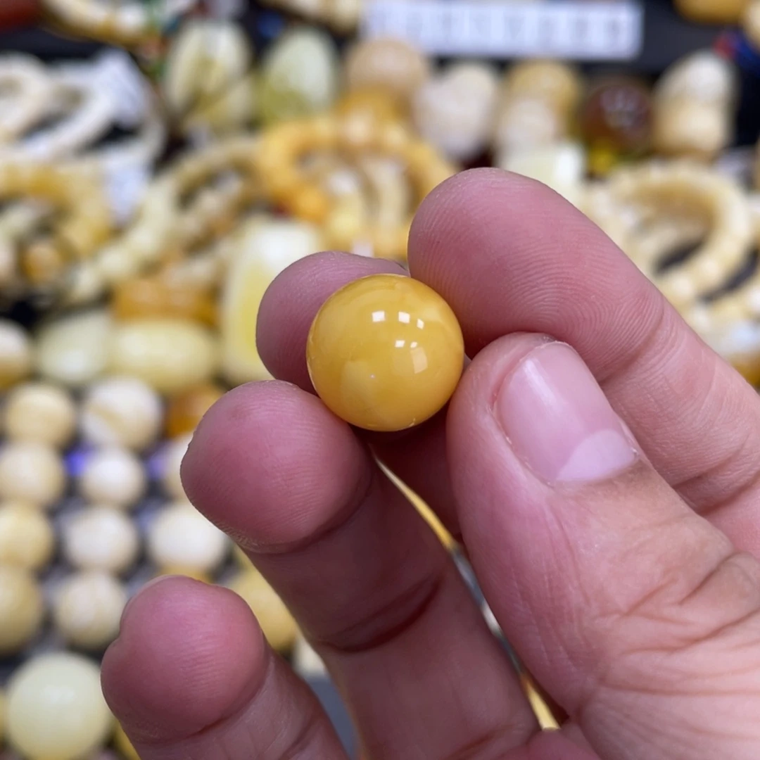 未镶嵌琥珀裸石12.7mm瑕疵福利款