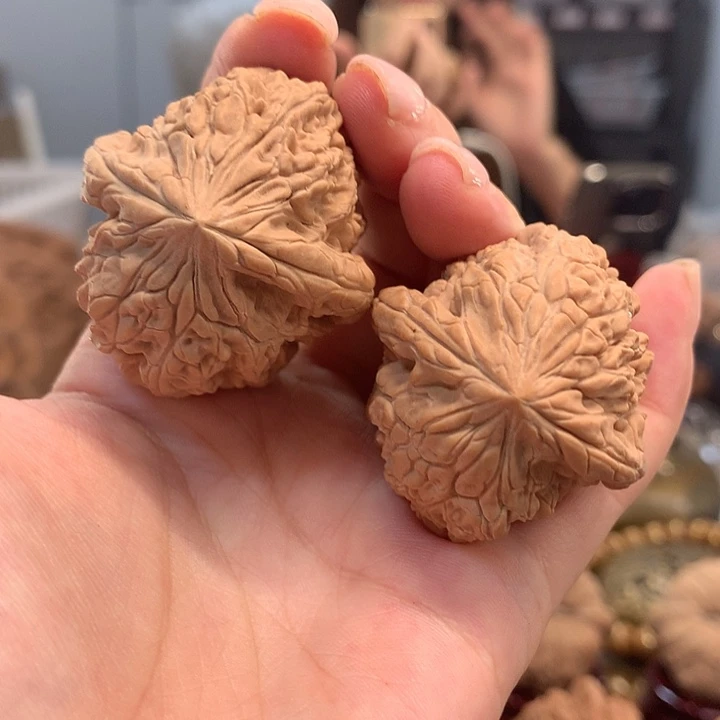 文玩核桃把件暴雪