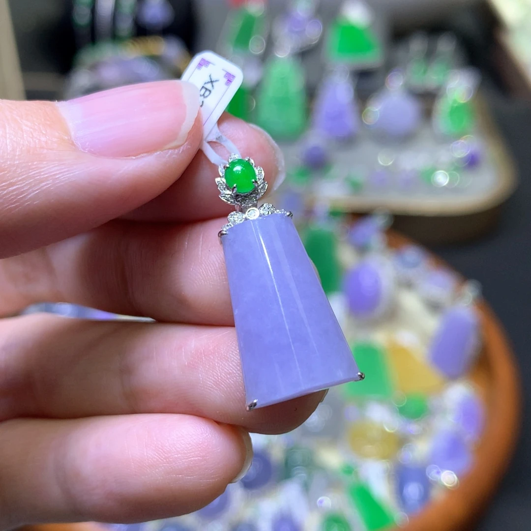 【闪购商品】翡翠颈饰18K金镶嵌翡翠吊坠项链