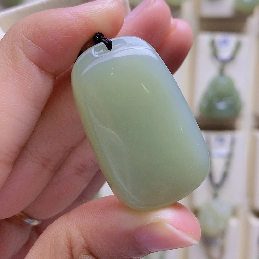 德***亚和田玉未镶嵌颈饰