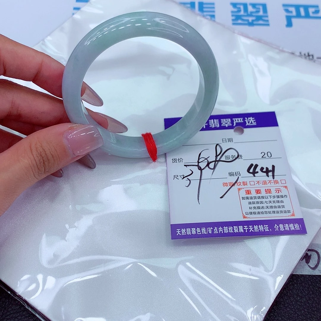 翡翠手镯未镶嵌24546498946555