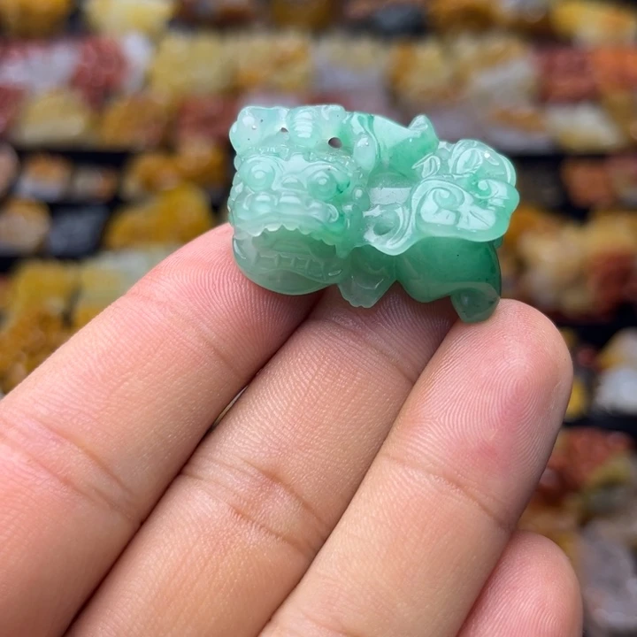 未镶嵌石英质玉（黄龙玉）颈饰