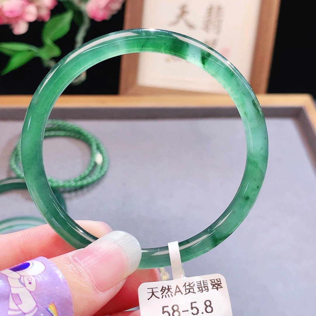 未镶嵌手镯（圆镯）翡翠