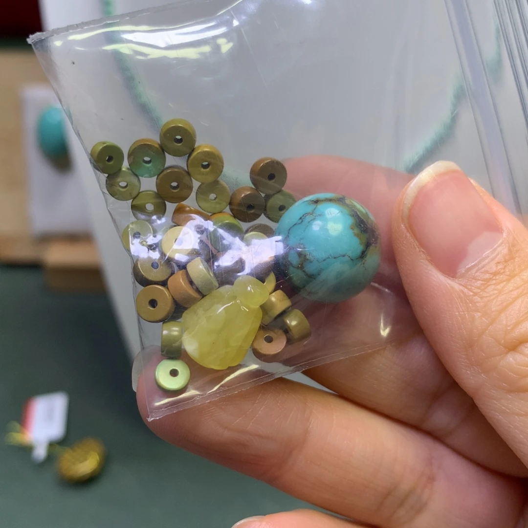 蜜蜡裸石未镶嵌配饰