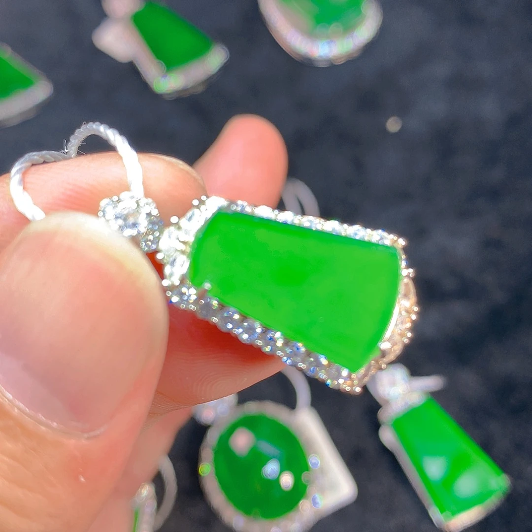 颈饰银S925镶嵌翡翠