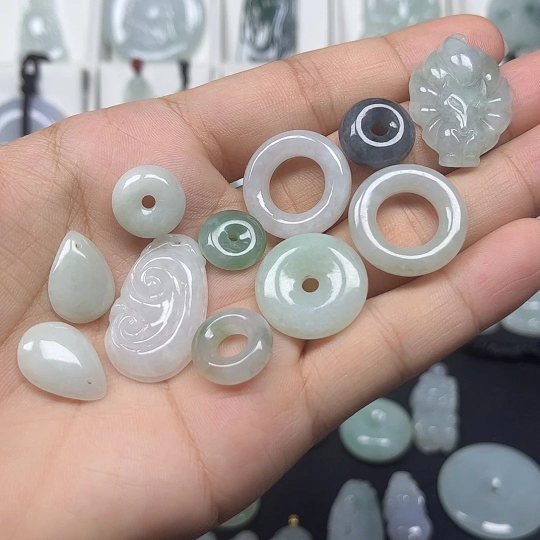 翡翠未镶嵌颈饰多样性发货发其一