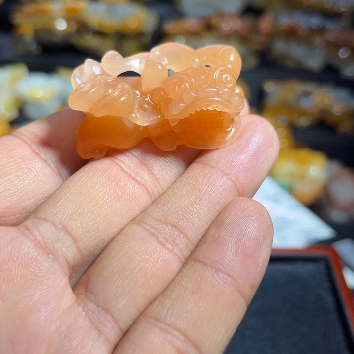 石英质玉（黄龙玉）未镶嵌颈饰