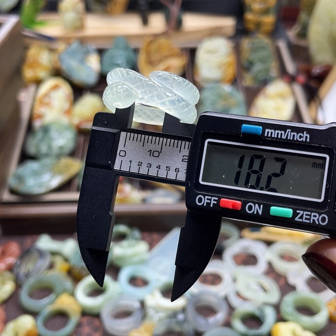 蛇纹石玉颈饰未镶嵌岫玉蛇戒指