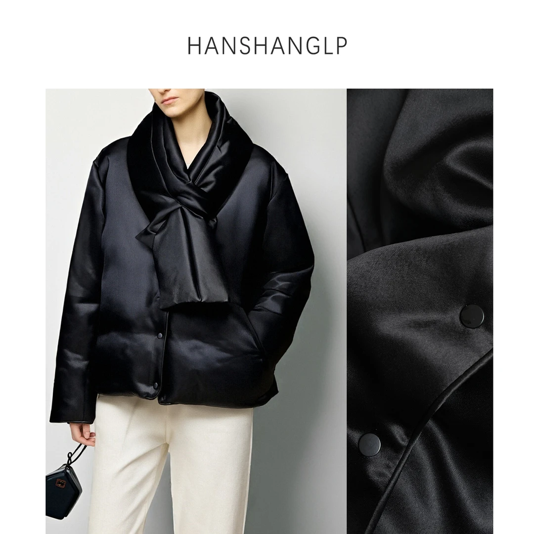 韩裳良品 暖冬鎏光缎面醋酸配围巾圆领白鹅绒服冬季新款女短外套