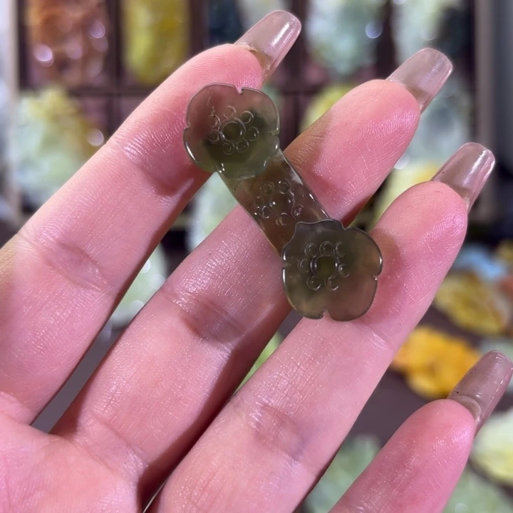 未镶嵌蛇纹石玉颈饰鱼*随机发