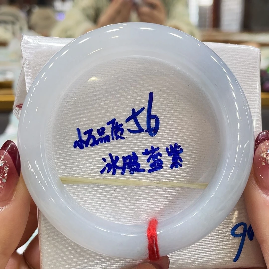 翡翠手镯未镶嵌翡翠手镯