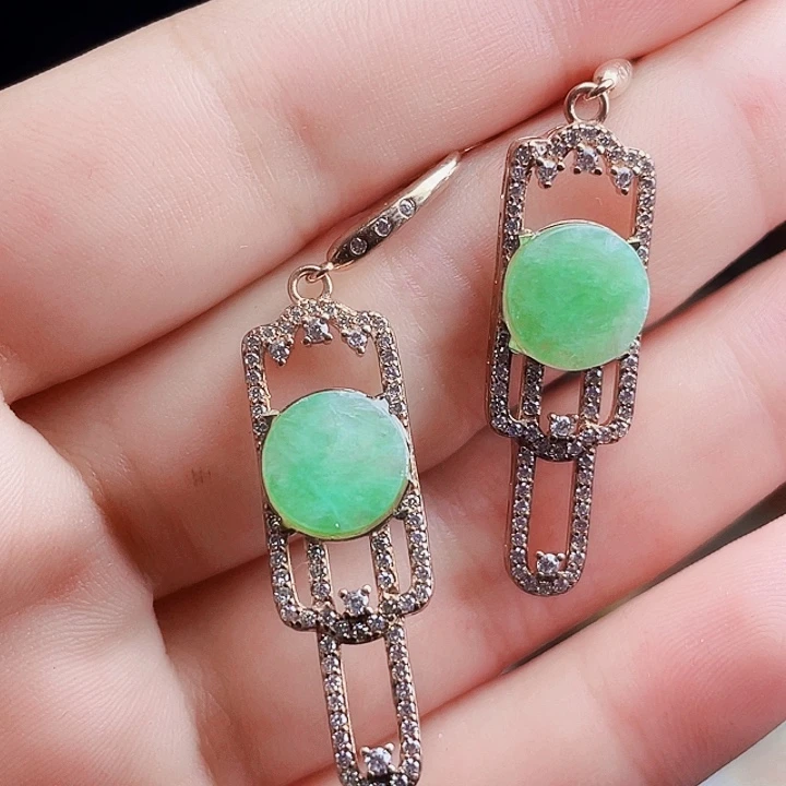 翡翠未镶嵌颈饰多样性