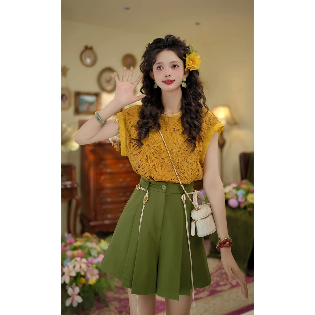 扣子家线条画笔港风复古镂空圆领衬衫宽松清爽上衣KK0726025