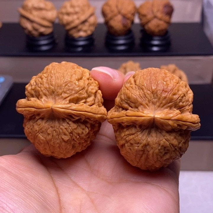 文玩核桃把件麒麟铁狮子40
