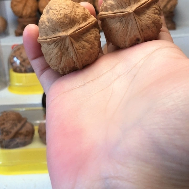 吊坠文玩核桃简**透云南铁核桃