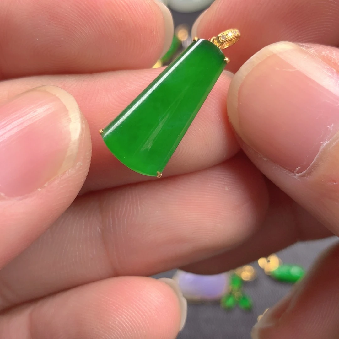 【闪购商品】颈饰18K金镶嵌翡翠翡翠