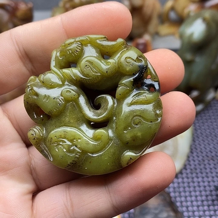 未镶嵌蛇纹石玉颈饰