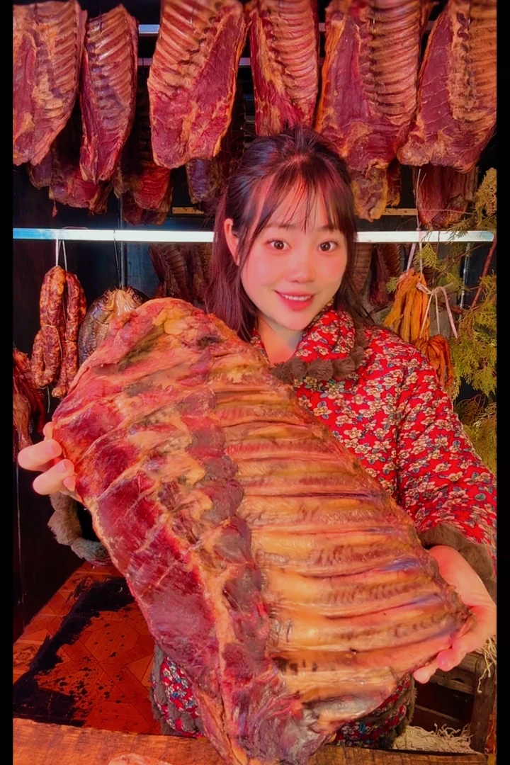 【现称边角料】1恩施农家柴火烟熏腊排骨五花