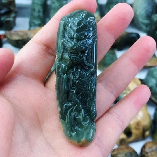 未镶嵌岫岩河磨玉（透闪石质玉）挂件