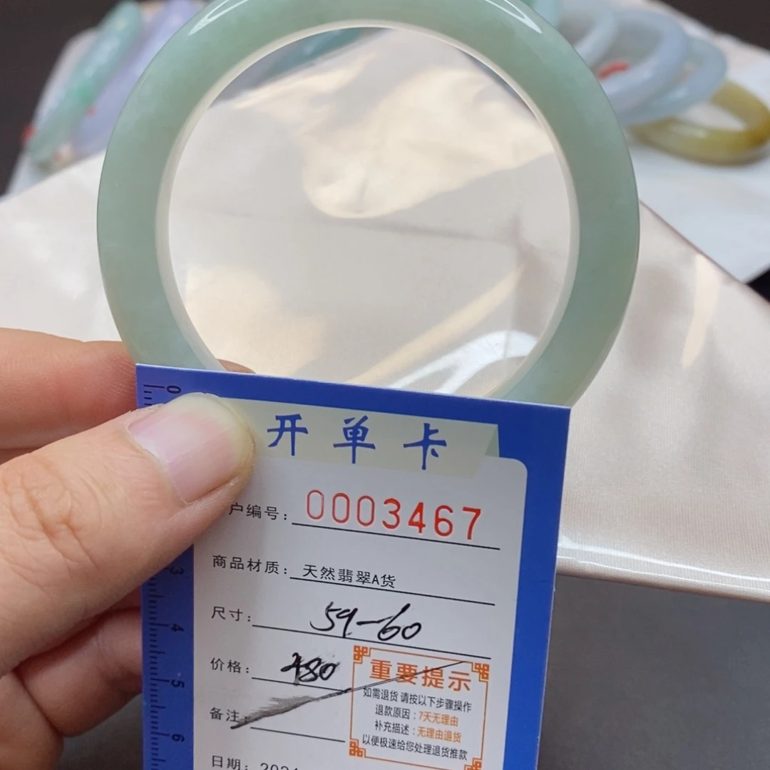 翡翠手镯未镶嵌翡翠