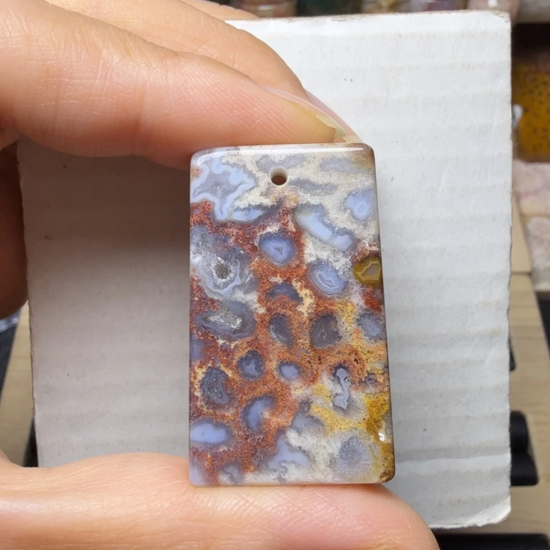 石英质玉未镶嵌奇特配色