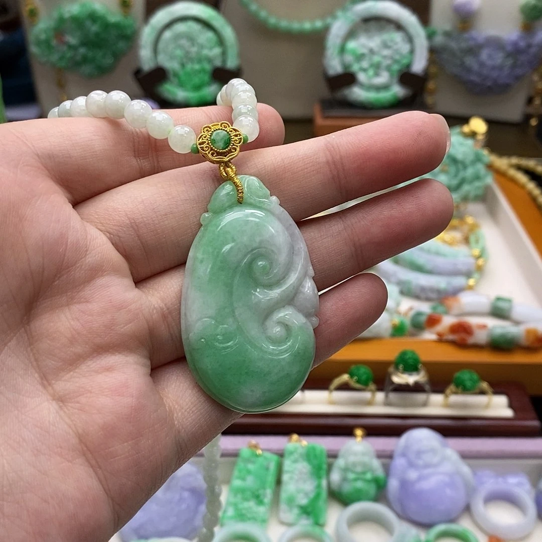 颈饰未镶嵌翡翠吊坠