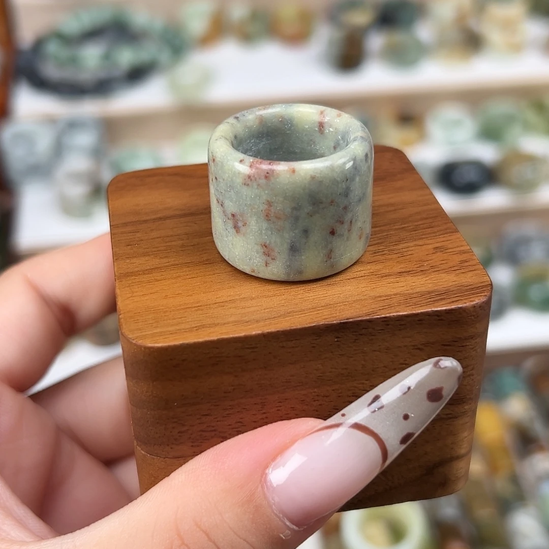 蛇纹石玉未镶嵌戒指内径17.1