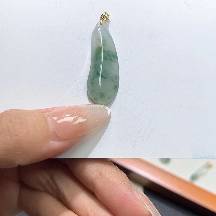 颈饰18K金镶嵌翡翠