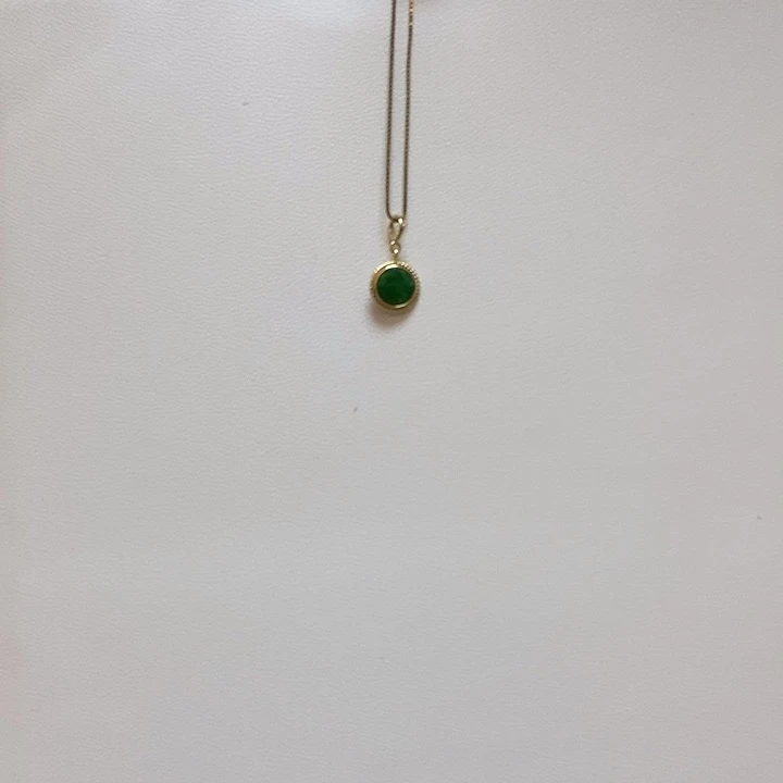 翡翠18K金镶嵌颈饰简单