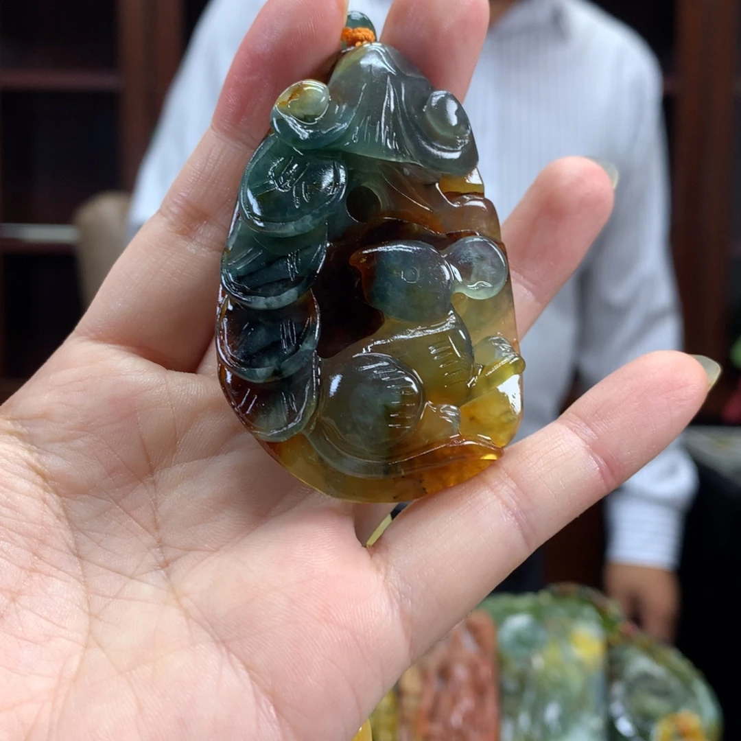 蛇纹石玉未镶嵌颈饰