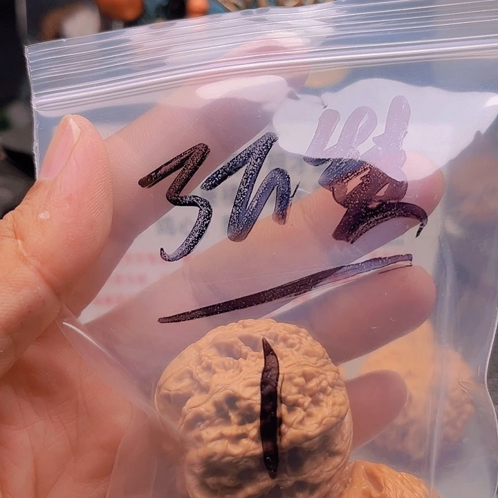 幸***在猴头核桃把件大粗筋