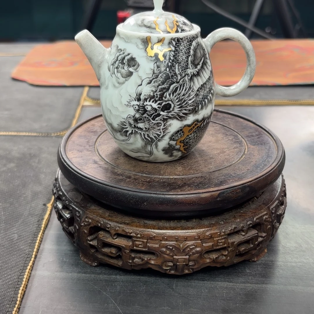 乘***啊手绘墨龙釉上壶子