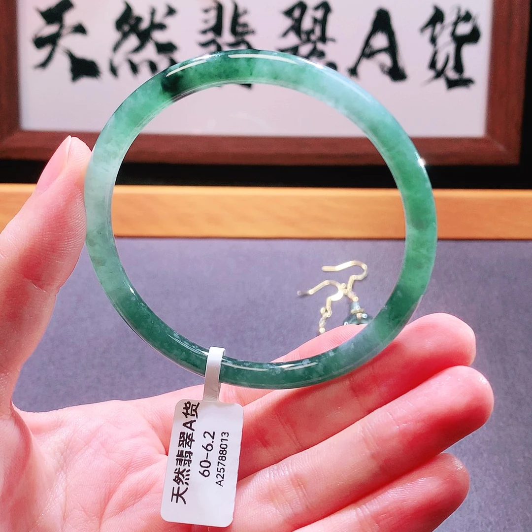翡翠手镯未镶嵌天然翡翠